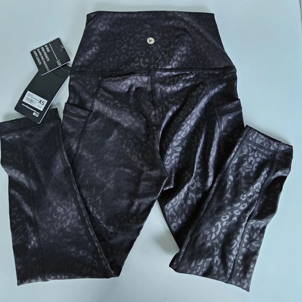 90° Night Leopard Capri Leggings NWT - Picture 2 of 7